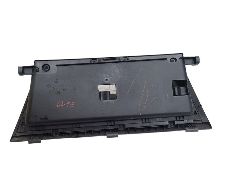 RAM1500   2001 Glove Box 676635