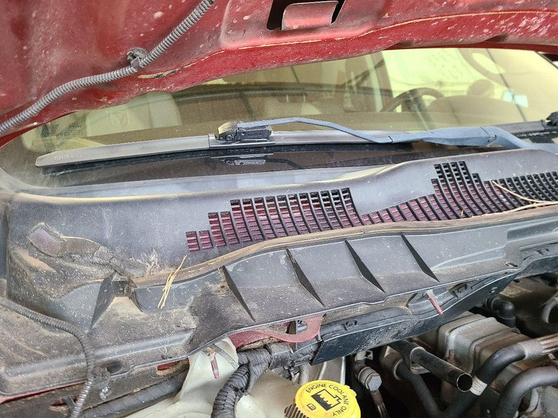 RAM3500   2010 Cowl 673390