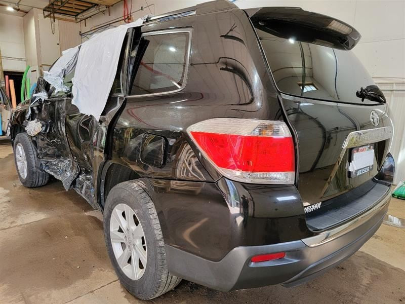 Passenger Right Tail Light Base Fits 11-13 HIGHLANDER 555715