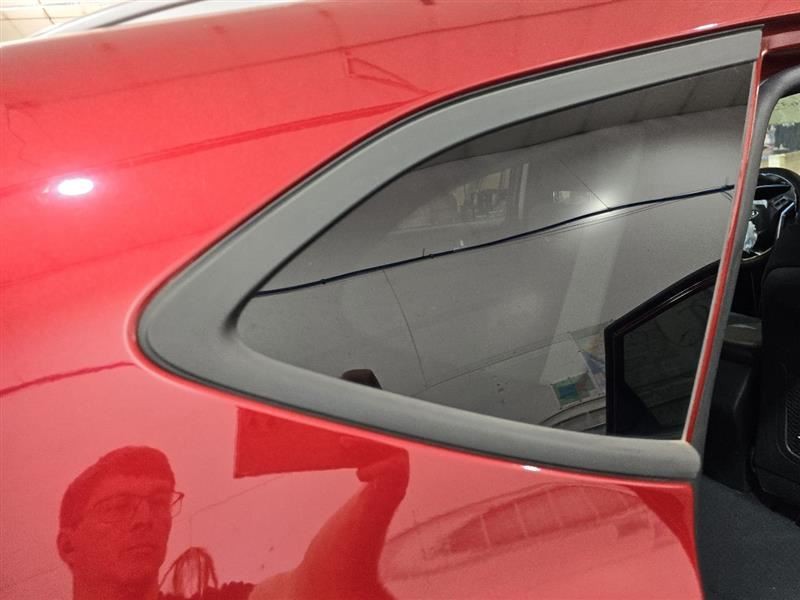 Passenger Quarter Glass With Privacy Tint Black Trim Fits 16-20 TUCSON