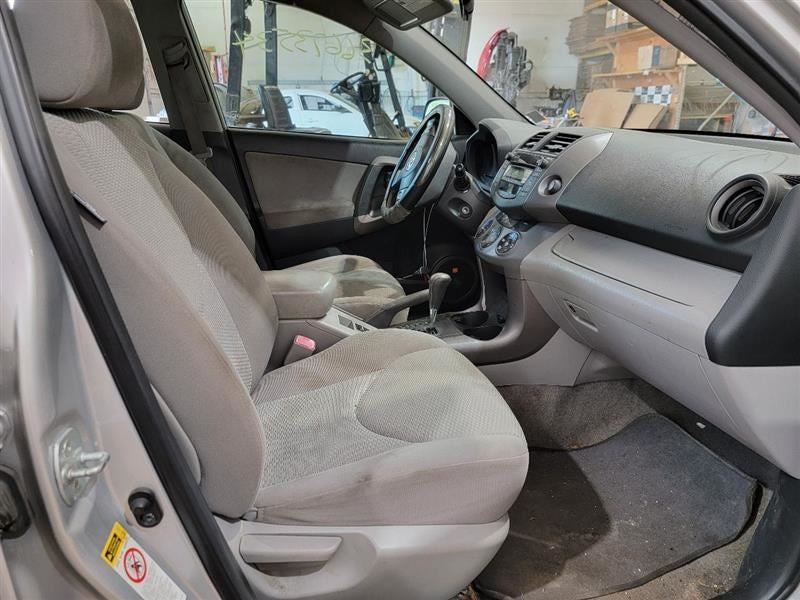 RAV 4     2008 Owners Manual 552927