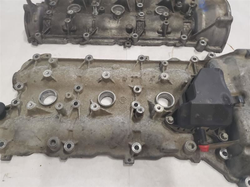 R350      2008 Valve Cover 264847