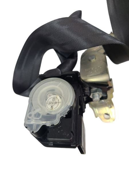 86        2017 Seat Belt Rear 594038