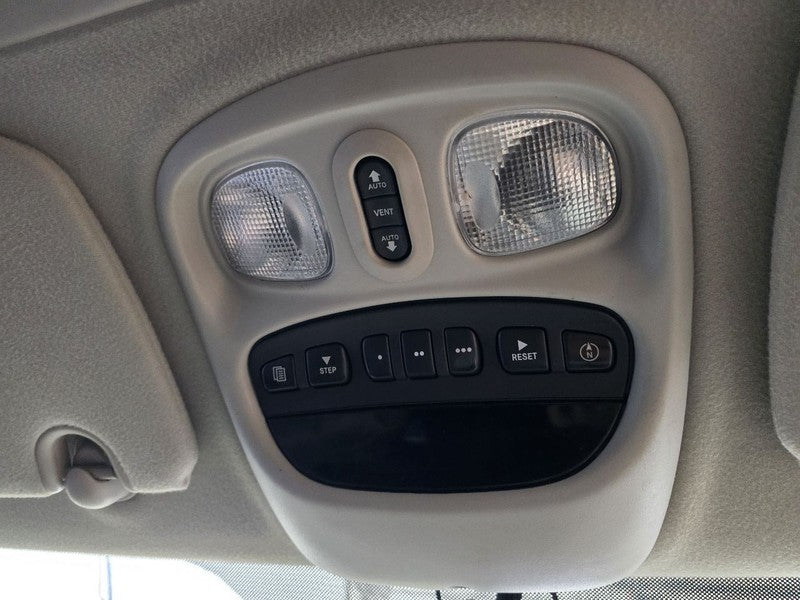 RAM2500   2009 Console Front 621409