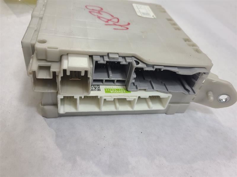 LS460     2008 Fuse Box Cabin 606547