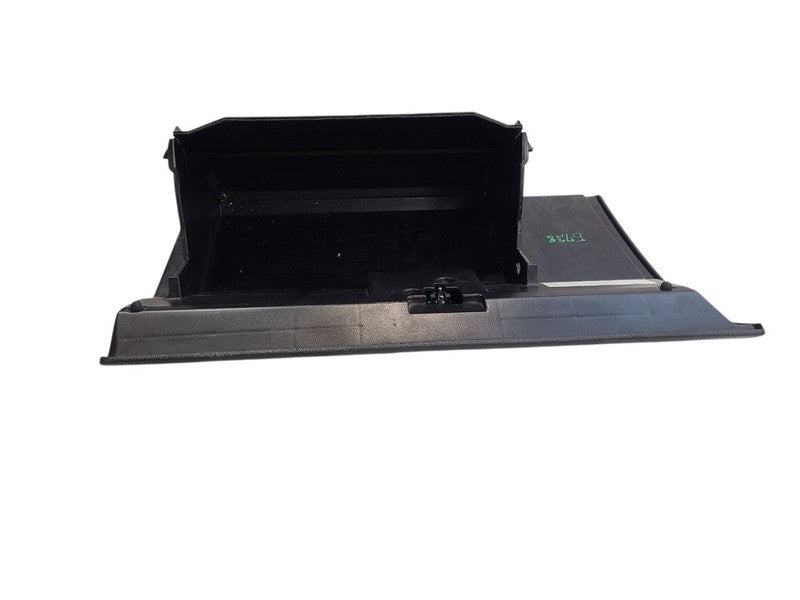 H3        2006 Glove Box 679872