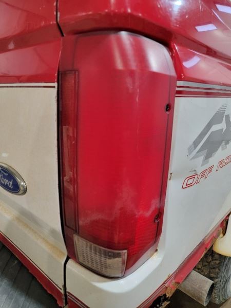 Passenger Tail Light From 8501 GVW Fits 90-97 FORD F250 PICKUP 570462