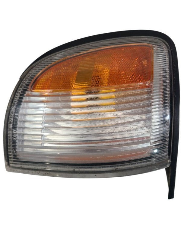 Passenger Corner/Park Light Fender Mounted Fits 99-00 INFINITI QX4 658