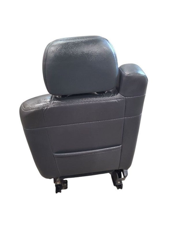SILVRDO25 2001 Front Seat 646814