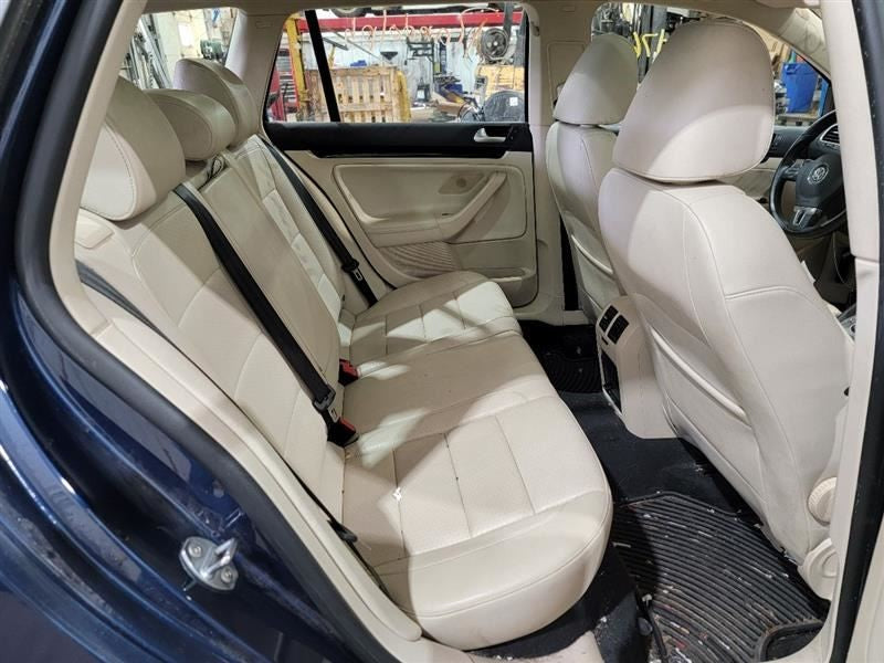 JETTA     2014 Glove Box 569108