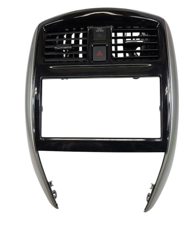 VERSA     2016 Dash Bezel 612404