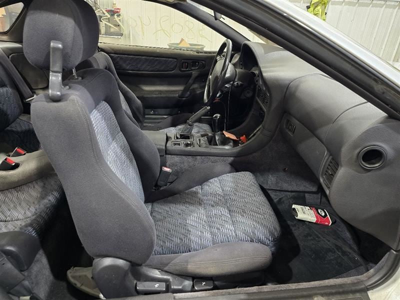 FRONT 3000GT    1994 Passenger Side Retractor Seat Belt Front 582628