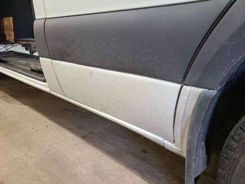 Passenger Right Front Door Fits 19-22 MERCEDES SPRINTER 1500 672033