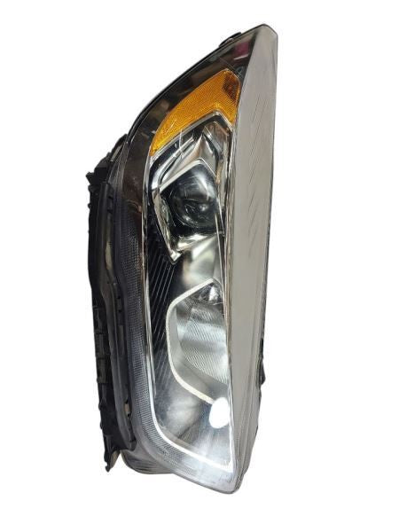 Passenger Headlight Halogen Projector With LED Accent Fits 17-19 ESCAP