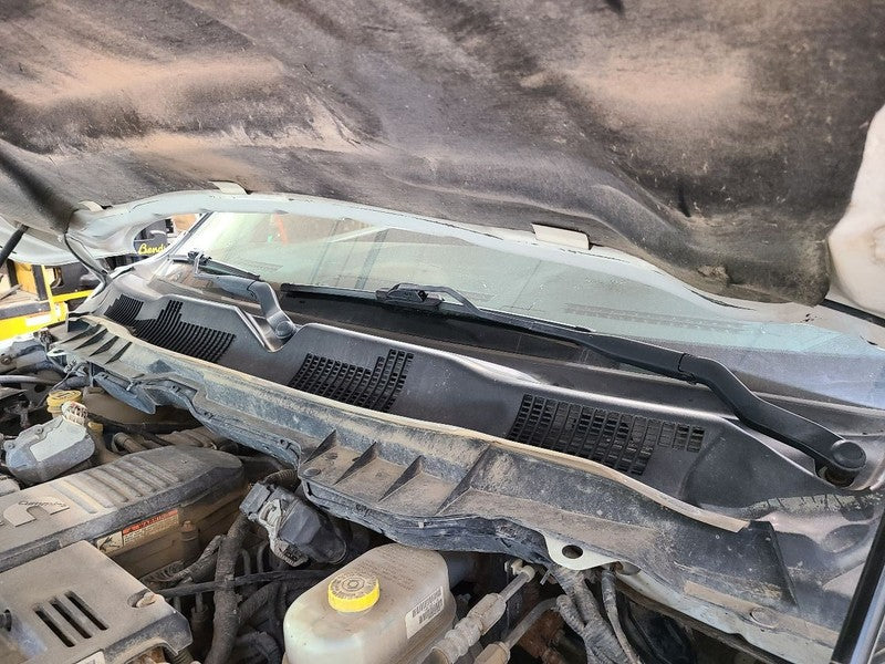 RAM2500   2012 Cowl 671405