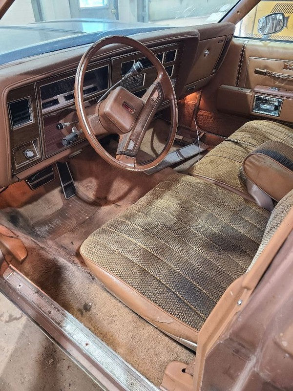 OLDS-SW   1988 Door Moulding Front 677762