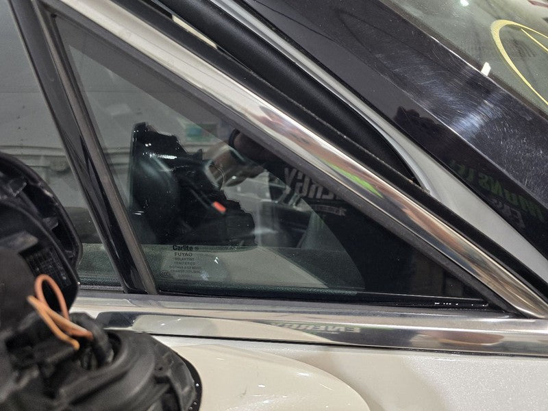 Passenger Right Front Door Vent Glass Fits 20 CORSAIR 631603