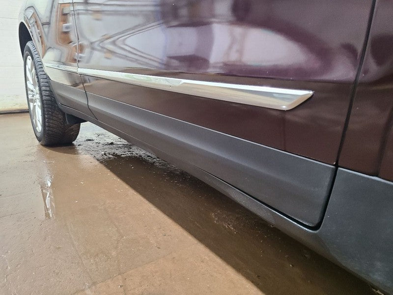 Passenger Right Front Door Fits 17-24 XT5 662592
