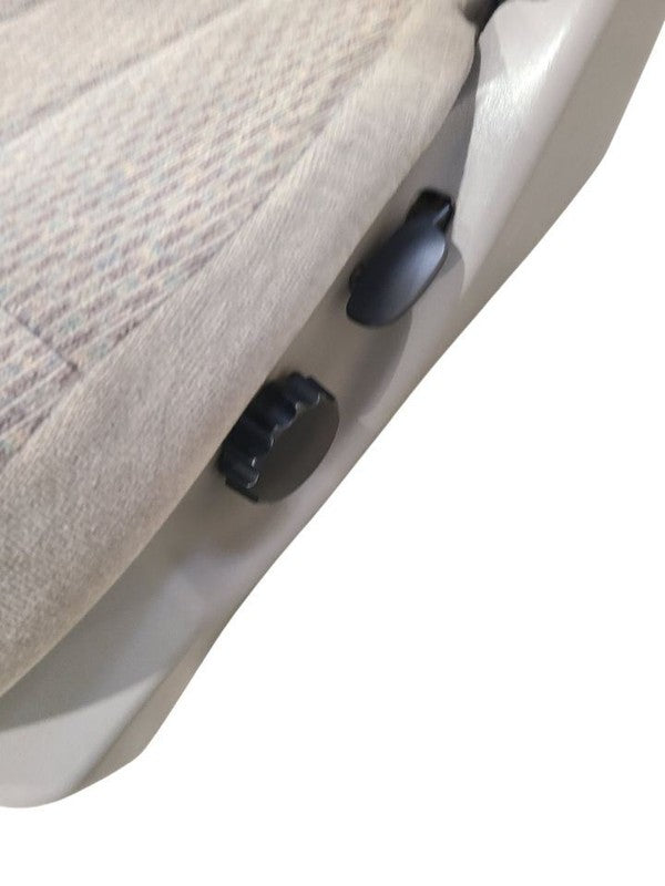 F250      1998 Front Seat 666808