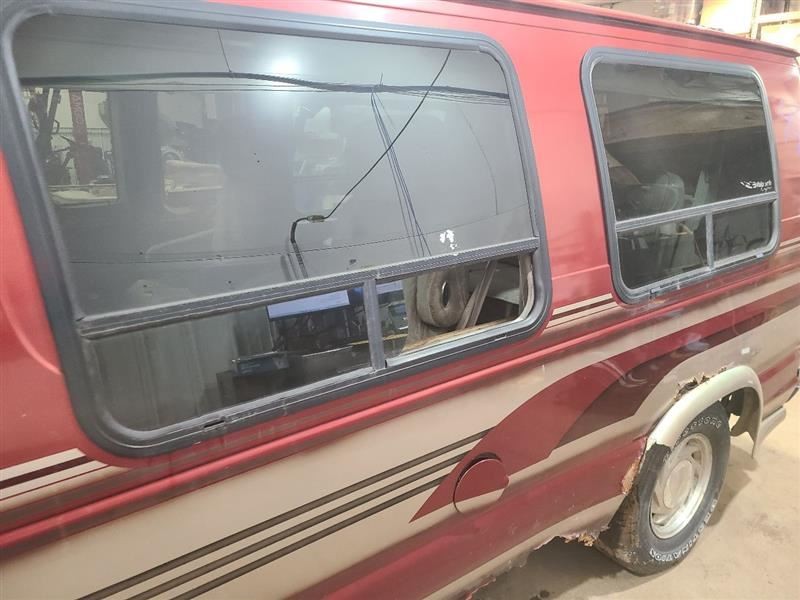E150      1997 Fuel Filler Door 571561