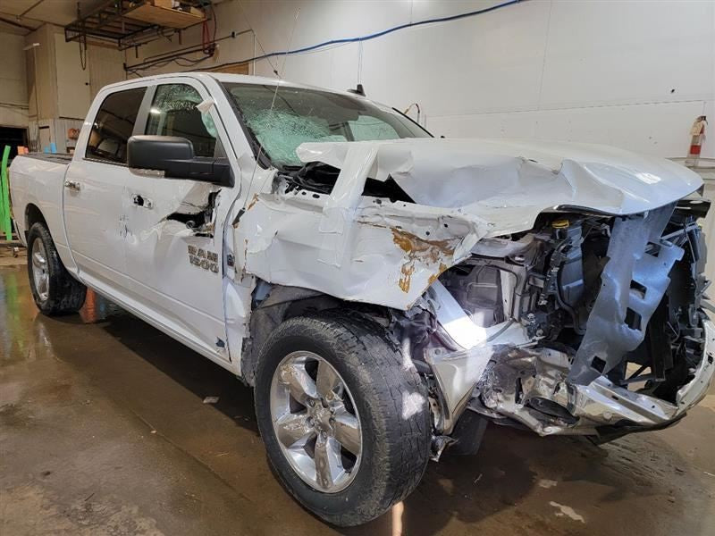 RAM1500   2017 Owners Manual 492383
