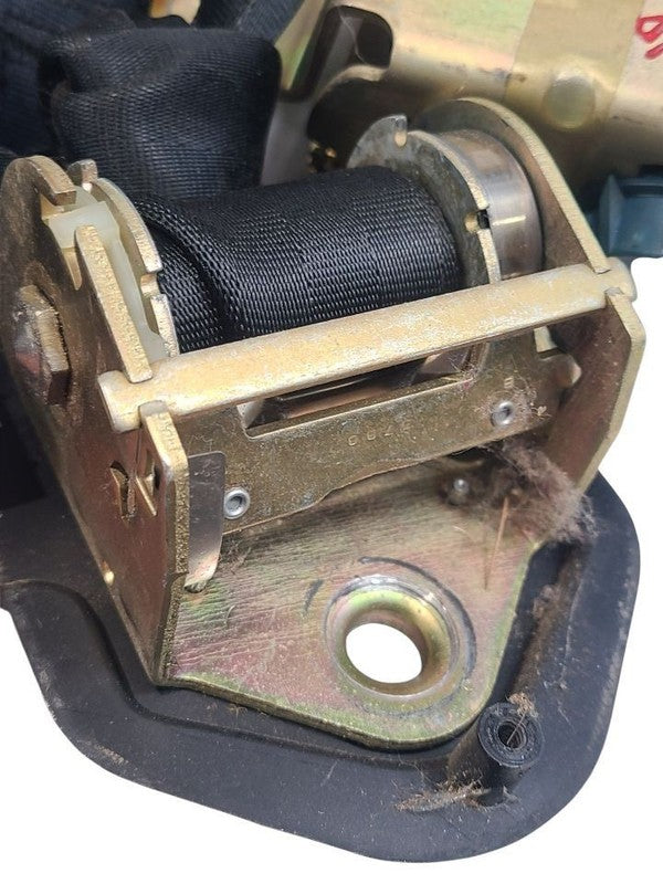 DART      1975 Seat Belt Front 668144
