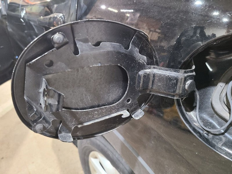CX-9      2011 Fuel Filler Door 660686