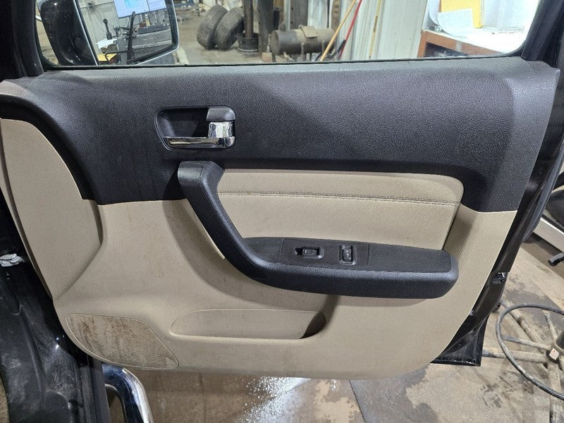 H3        2006 Front Door Trim Panel 645013