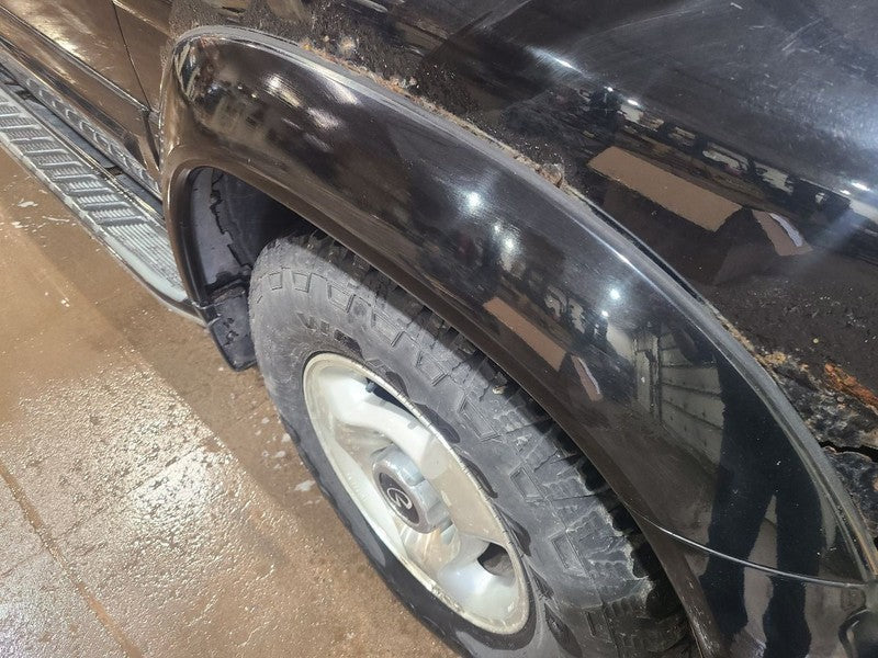 QX4       1999 Fender Flare/Extension 658243