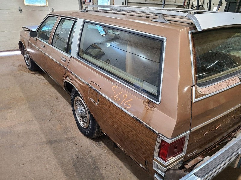 OLDS-SW   1988 Door Moulding Front 677762