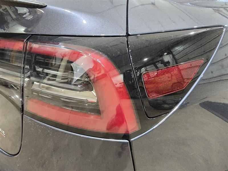 TESLA 3   2023 Quarter Mounted Passenger Side Tail Light 577749