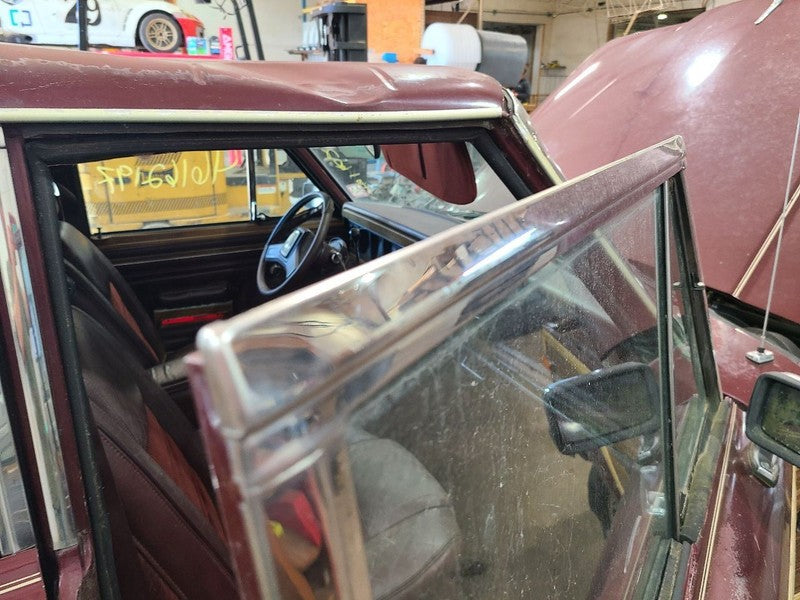 GRAND-WAG 1991 Door Moulding Front 678958