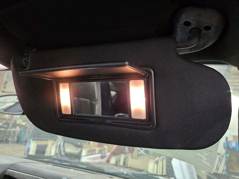 Passenger Right Sun Visor Illuminated Fits 15-17 NAVIGATOR 635896