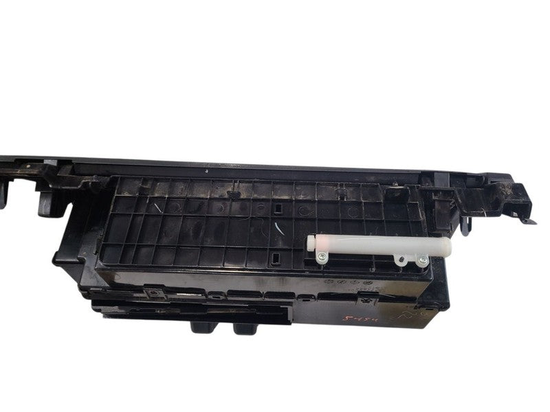 TUNDRA    2016 Glove Box 662484