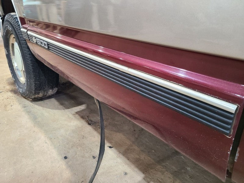 TCHEV1500 1998 Door Moulding Front 672118