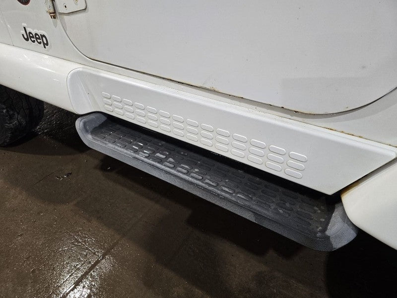 WRANGLER  2001 Rocker Panel Moulding 612762