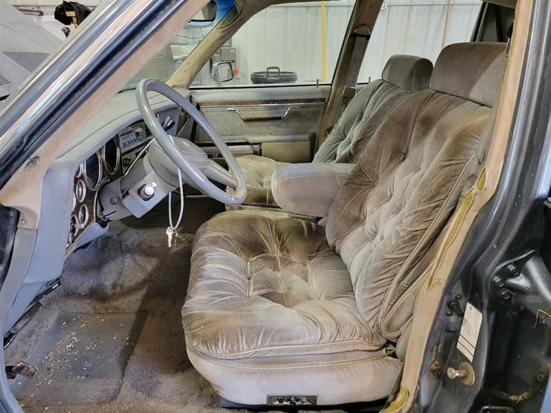 FRONT FIFTH AVE 1985 Center Lap Belt Seat Belt Front 556862