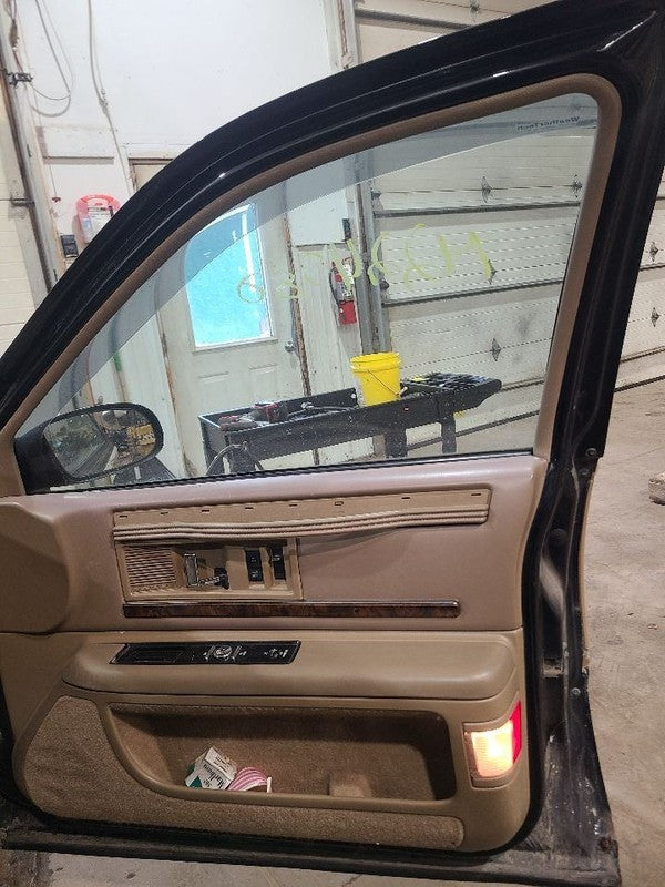 Passenger Right Front Door Electric Fits 95-96 CAPRICE 658380
