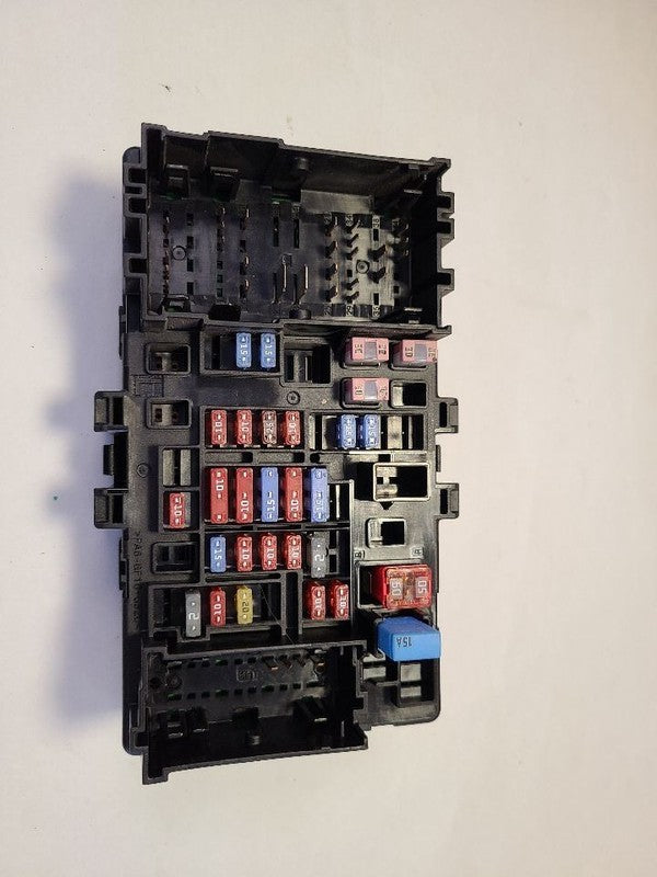 SUBURBN15 2015 Fuse Box Cabin 623087