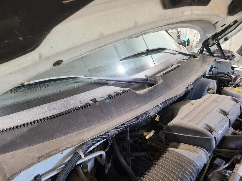 RAM1500   1998 Cowl 665640