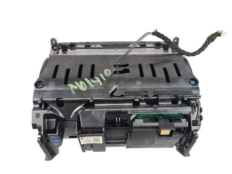 Info-GPS-TV Screen 204 Type C300 Fits 08-11 MERCEDES C-CLASS 579250