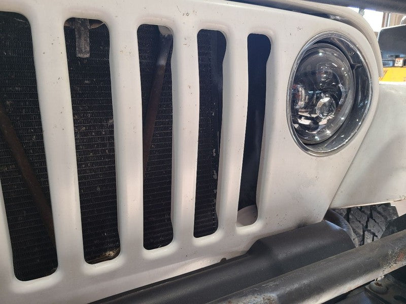 Grille Fits 97-06 WRANGLER 680054