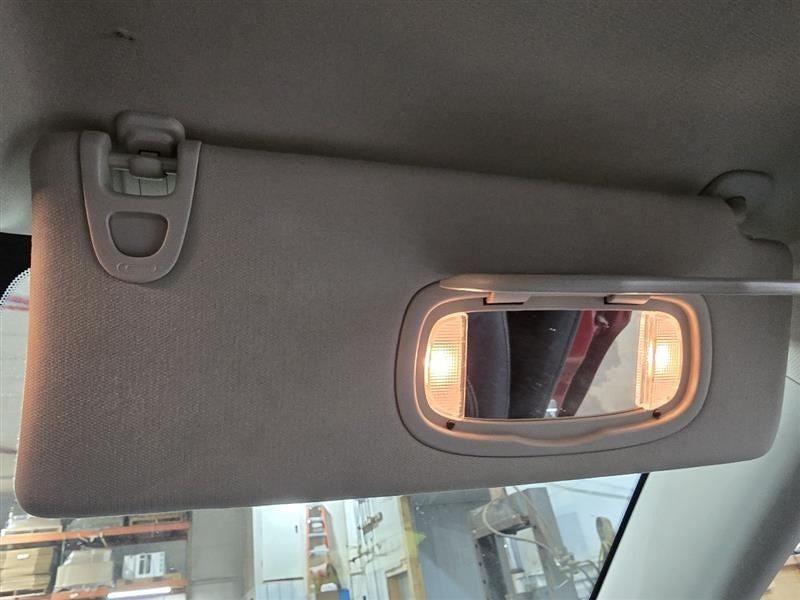Passenger Right Sun Visor Illuminated Fits 14-18 CHEROKEE 607169