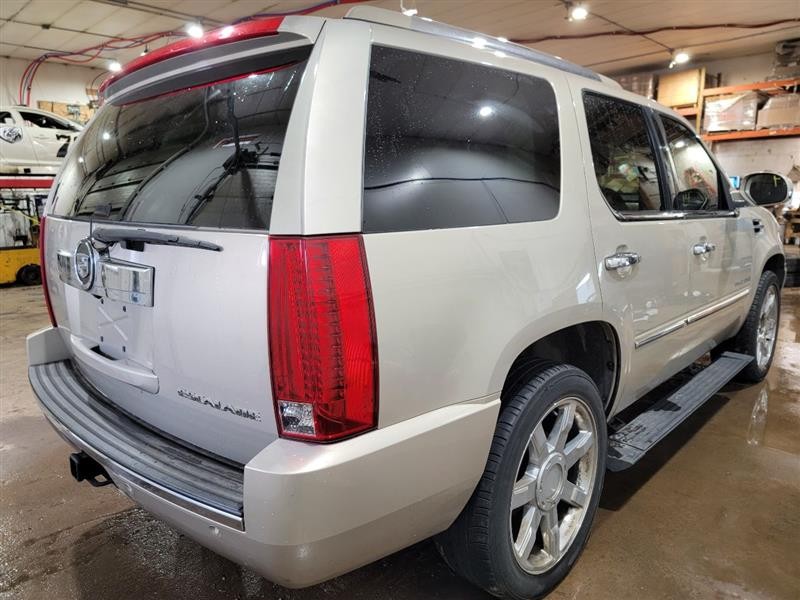 REAR ESCALADE  2008 2nd Row Passenger Side Retractor Seat Belt Rear 56