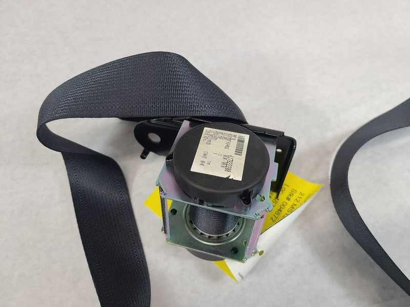 OUTLAN SP 2017 Seat Belt Rear 610663