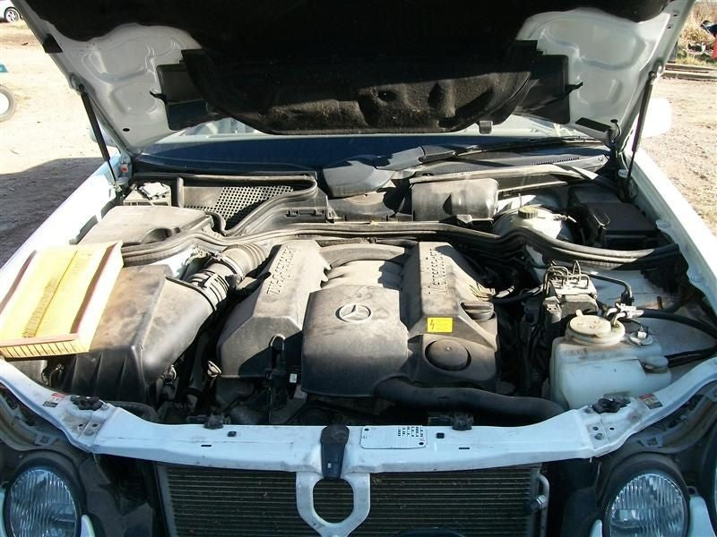 E320      1999 Camshaft 563402
