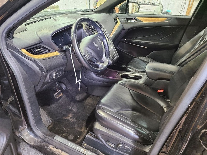 MKC       2015 Front Door Trim Panel 676553