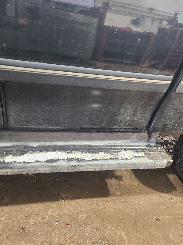 T100      1998 Quarter Moulding 653988