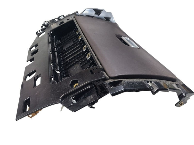 MACAN     2015 Glove Box 661476