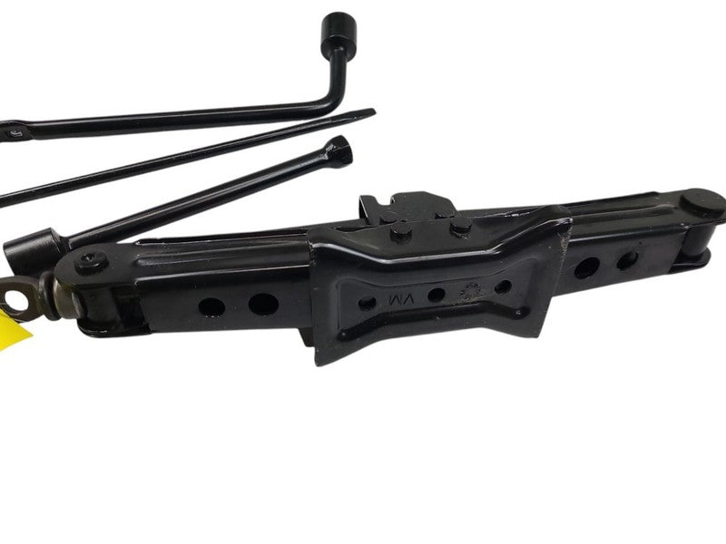 VERSA     2016 Jack 610610